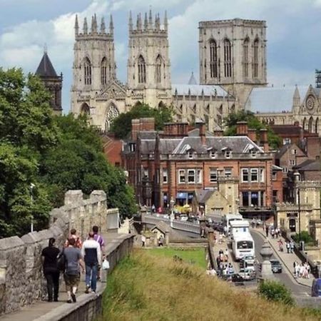21 The Cocoa Suites York Bagian luar foto