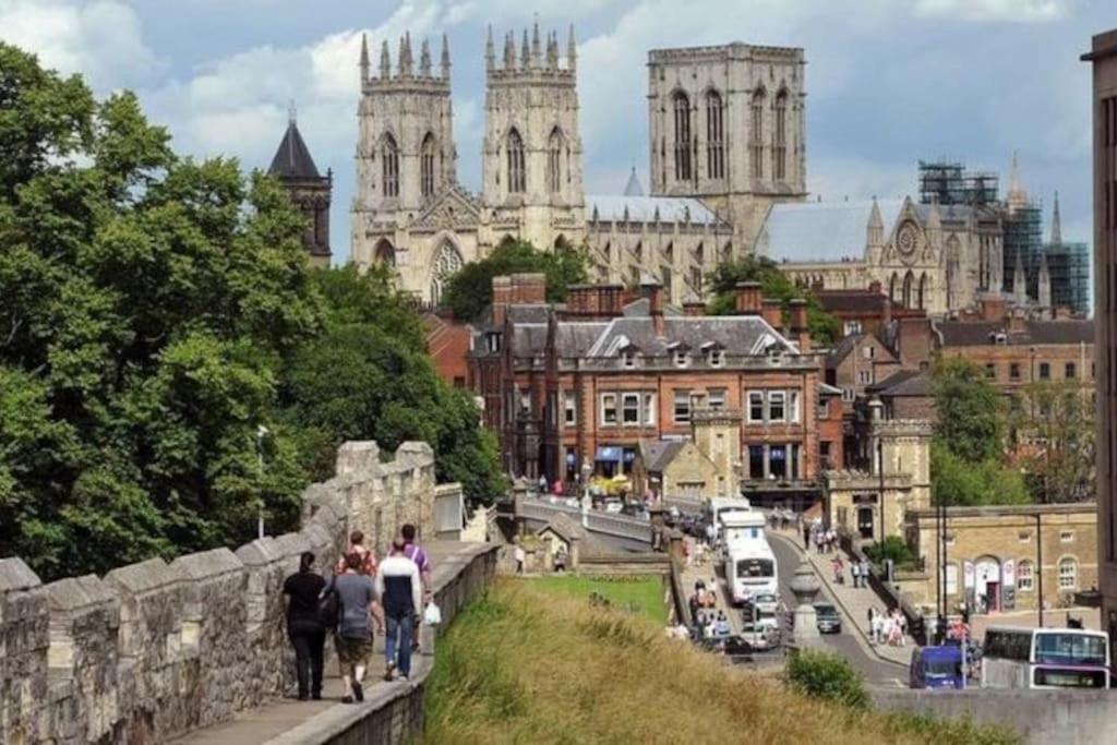 21 The Cocoa Suites York Bagian luar foto
