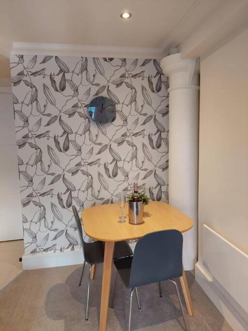 21 The Cocoa Suites York Bagian luar foto