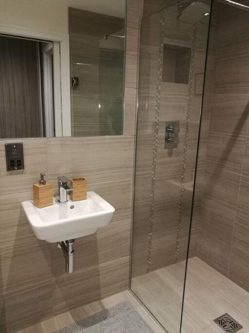 21 The Cocoa Suites York Bagian luar foto