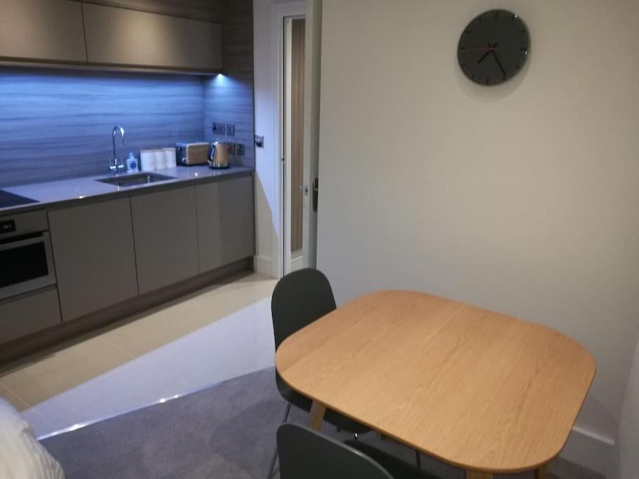 21 The Cocoa Suites York Bagian luar foto